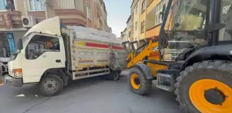 Kamyon Çukura Girdi, Ekipler Kurtardı