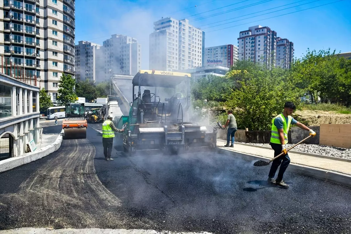 Esenyurt'ta 27 Bin Ton Asfalt ve 159 Bin Metrekare Parke Yol Yapıldı