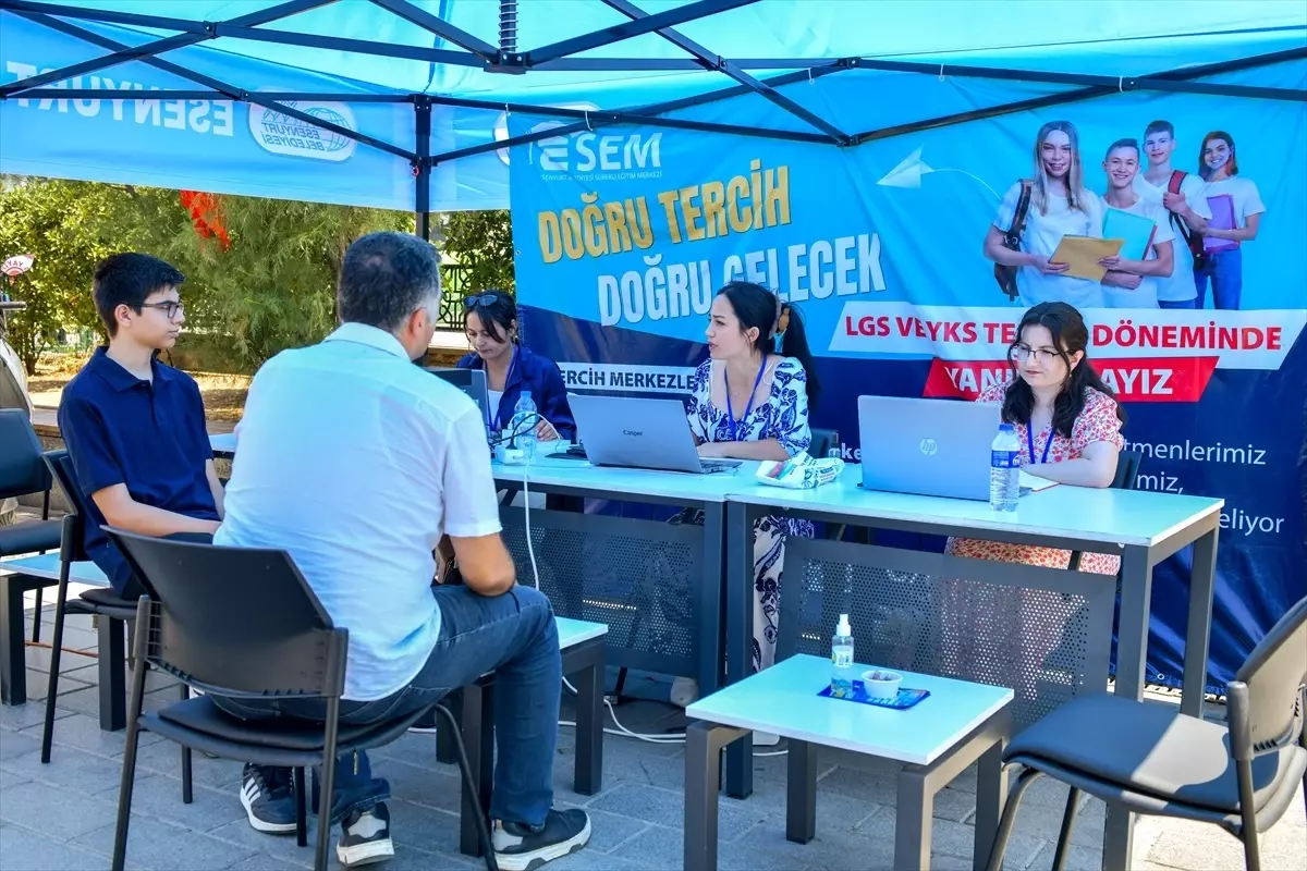 Esenyurt Belediyesinden öğrencilere LGS sınavı için tercih desteği