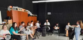 Esenyurt'ta Engelsiz Sanat Atölyesi İle Özel Bireylere Sanat Eğitimi