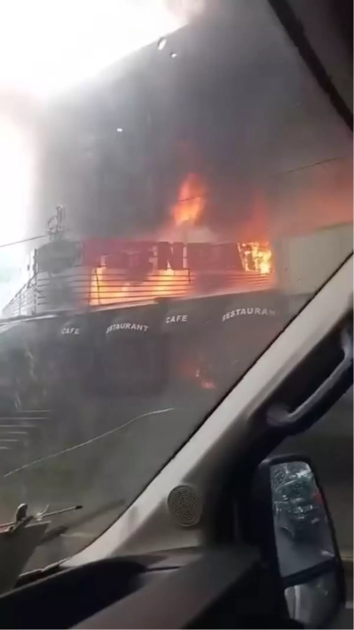 Esenyurt'ta restoranda yangın -1