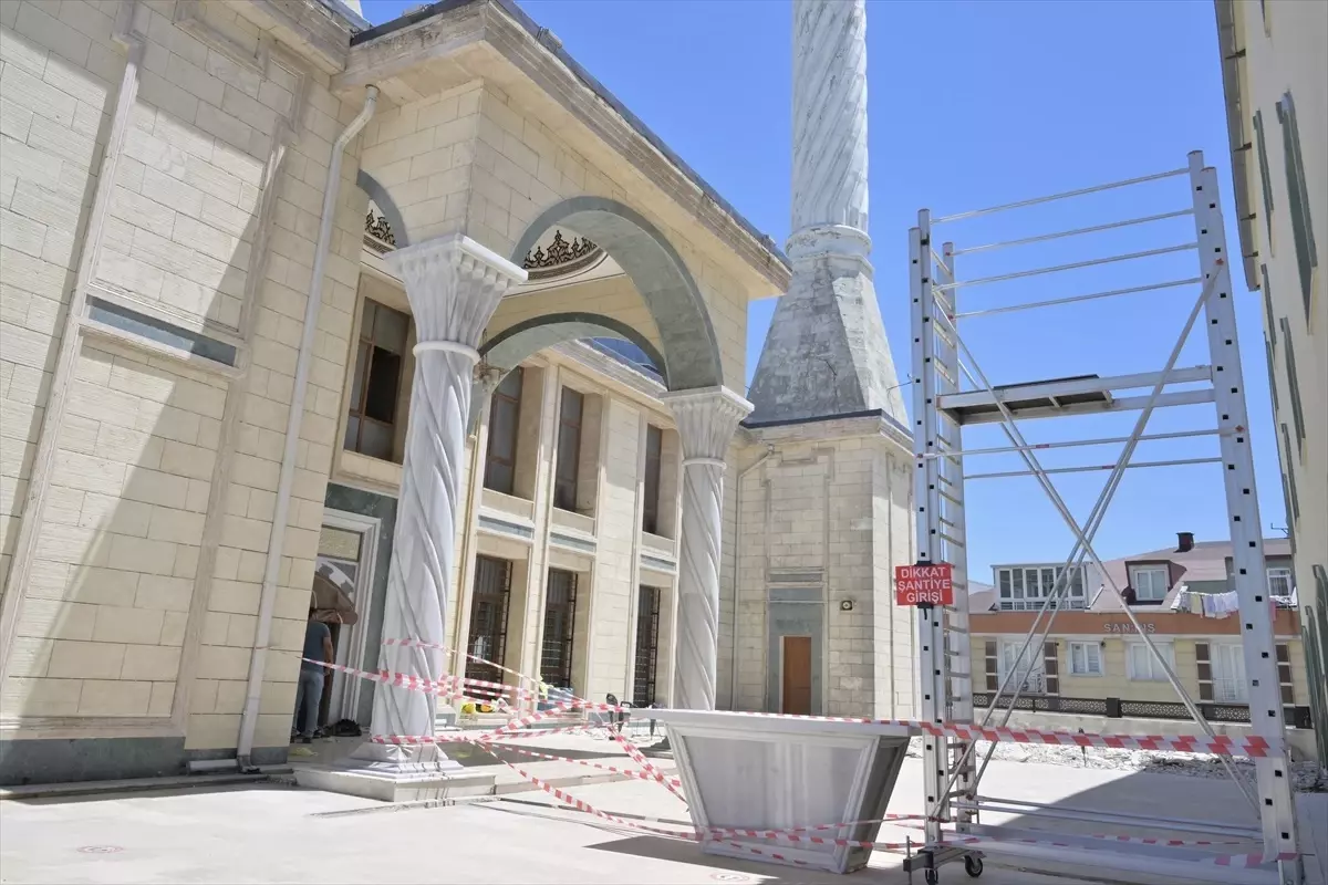 Büyük Osmanlı Camisi'ndeki Su Sızıntısı Sorunu Çözülüyor