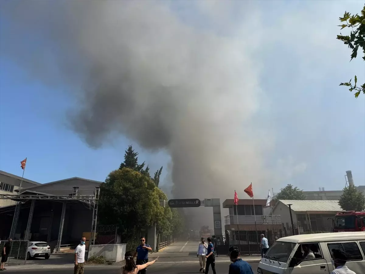 Esenyurt'ta Tekstil Fabrikasında Yangın