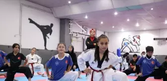 Serap Dinçer, Tekvandoda Şampiyon Sporcular Yetiştiriyor