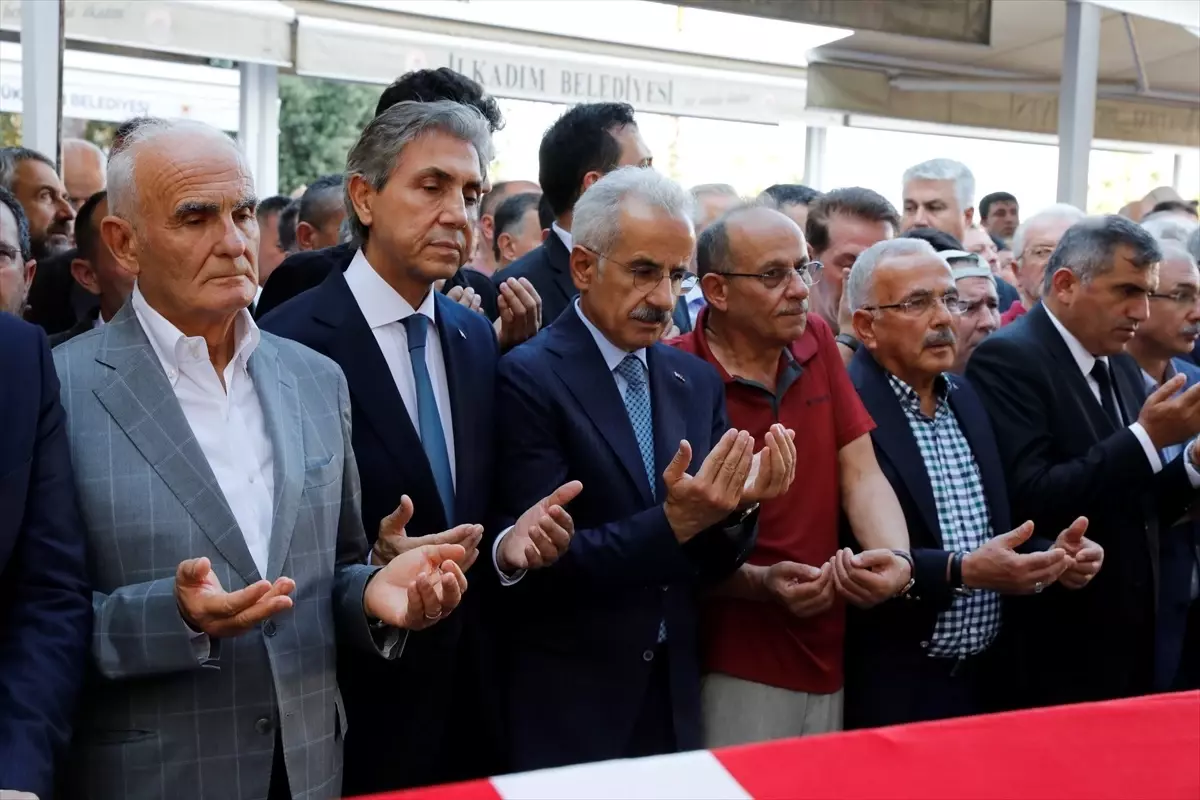 Eski Bakan Mustafa Demir için Cenaze Töreni Düzenlendi