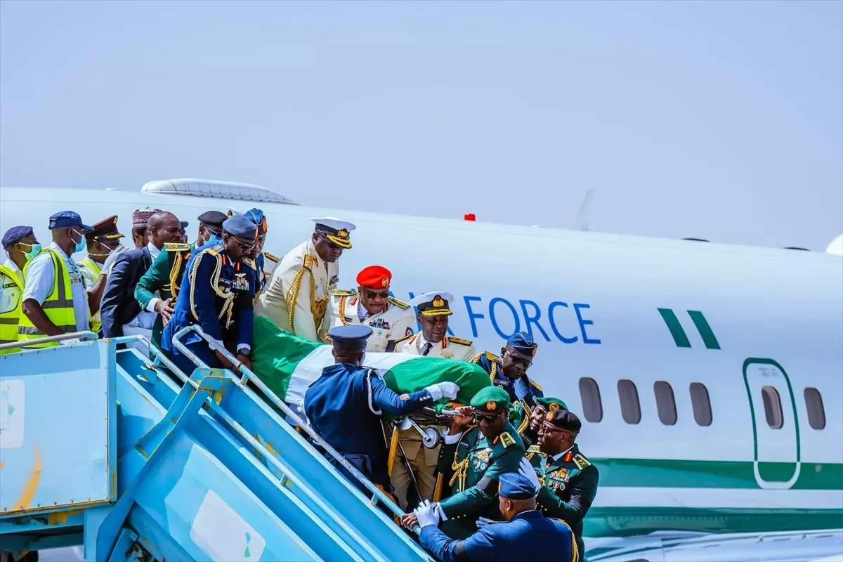 Eski Nijerya Devlet Başkanı Muhammed Buhari'nin Cenazesi Toprağa Verildi