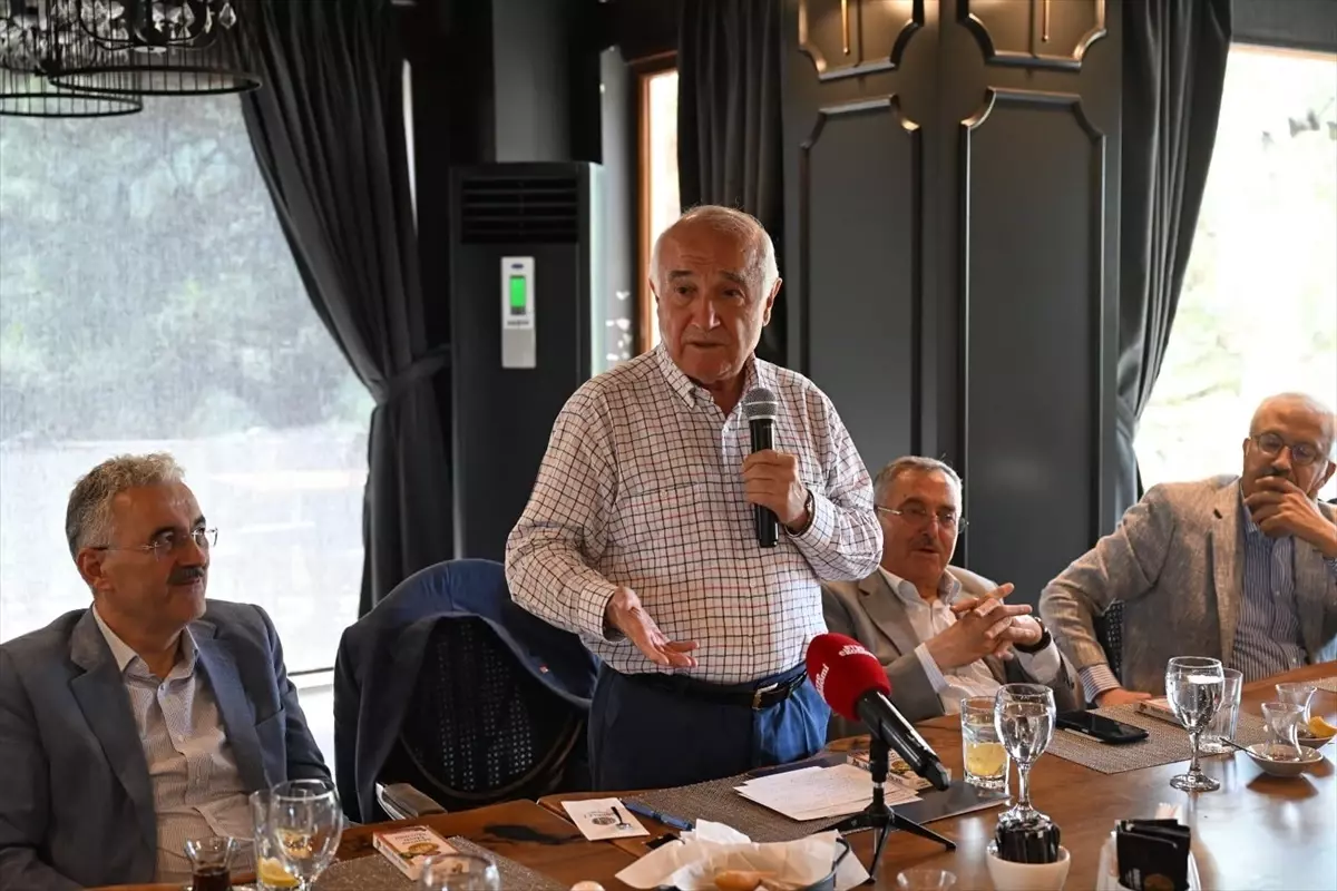 Cemil Çiçek: Demokrasi Herkesin Sorumluluğu