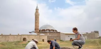 Van Kalesi'nde Osmanlı Kışlası İzleri Bulundu