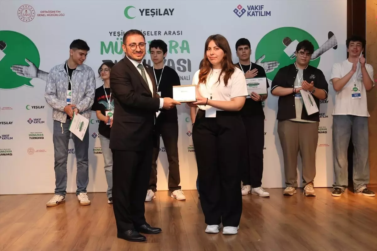 Eskişehir Anadolu Lisesi, Yeşilay Münazara Turnuvası'nda Birinci Oldu