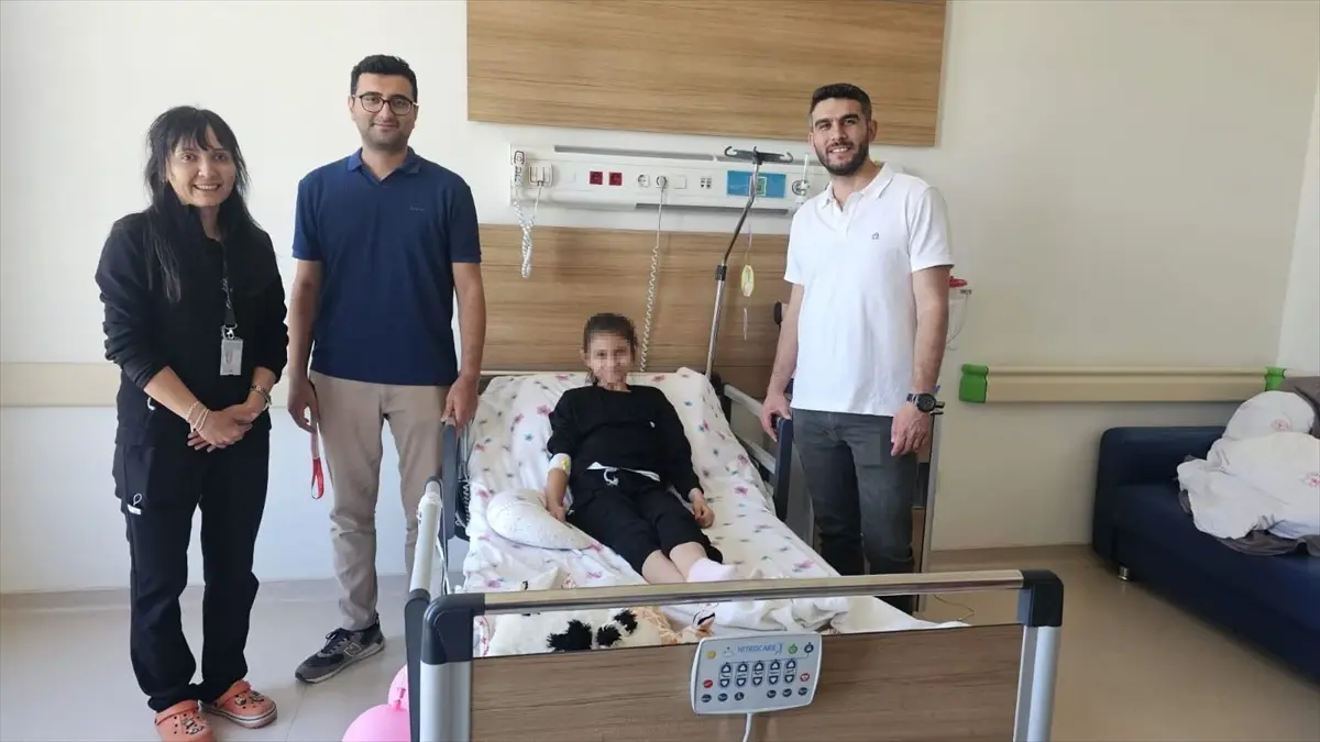 9 Yaşındaki Kız Çocuğunun Midesinden Saç Yumağı Çıkarıldı