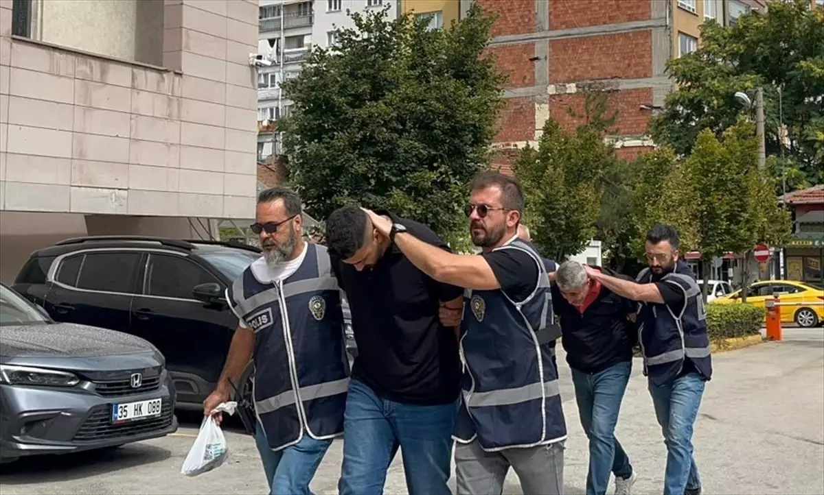 Ambulansı Takip Eden Baba Oğul, Sağlık Çalışanlarını Tehdit Ederek Tutuklandı