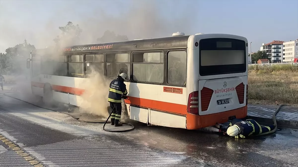 Eskişehir'de Belediye Otobüsünde Yangın: Bir Yolcu Yaralandı