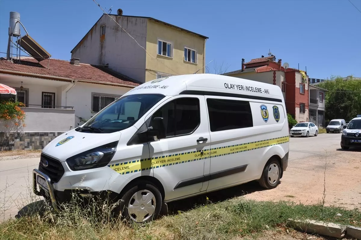 Eskişehir'de Evinde Ölü Bulunan Adamın Cenazesi Morgda