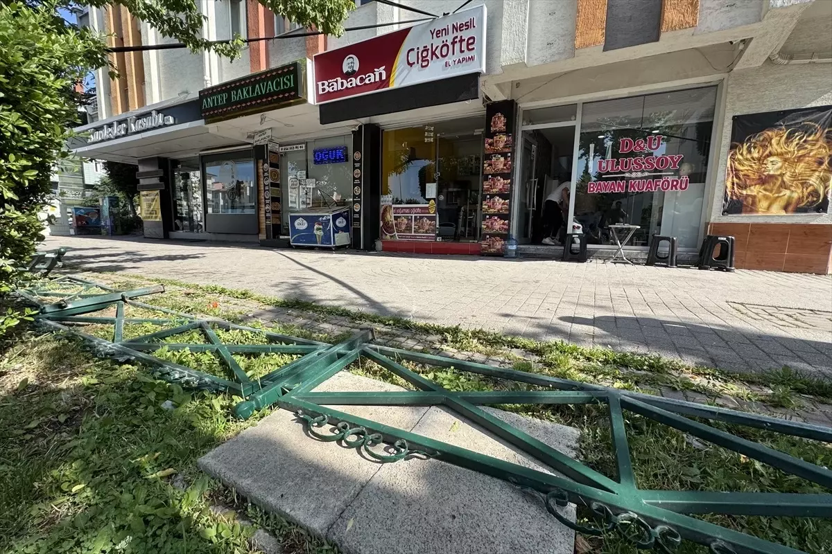 Eskişehir'de Otomobil Kaldırıma Çarptı: Sürücü Alkollü