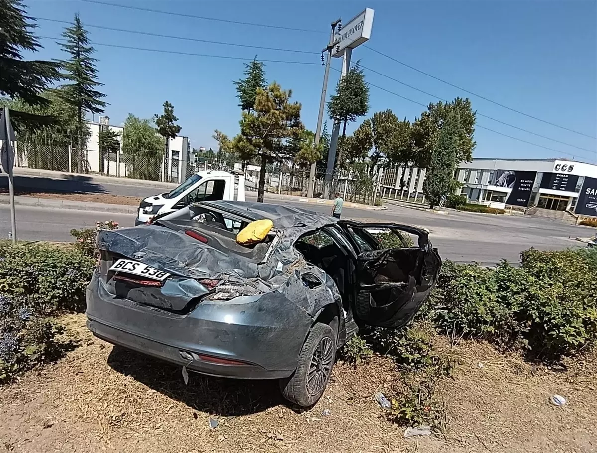Eskişehir'de Kontrolden Çıkan Otomobil Devrildi: 1 Çocuk Hayatını Kaybetti