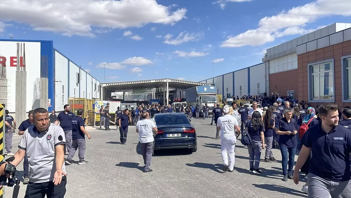 Eskişehir'de Fabrikada Yangın: İtfaiye Ekipleri Müdahale Ediyor