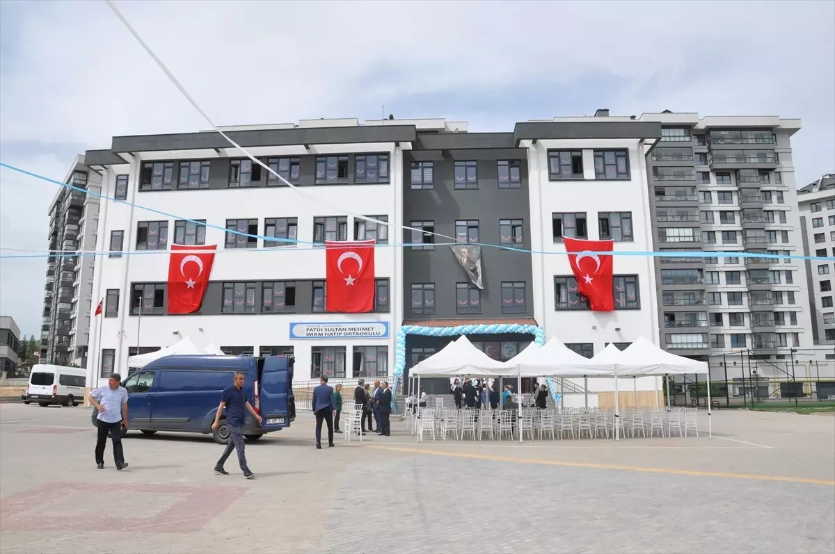 Eskişehir'de Fatih Sultan Mehmet İmam Hatip Ortaokulu Açıldı