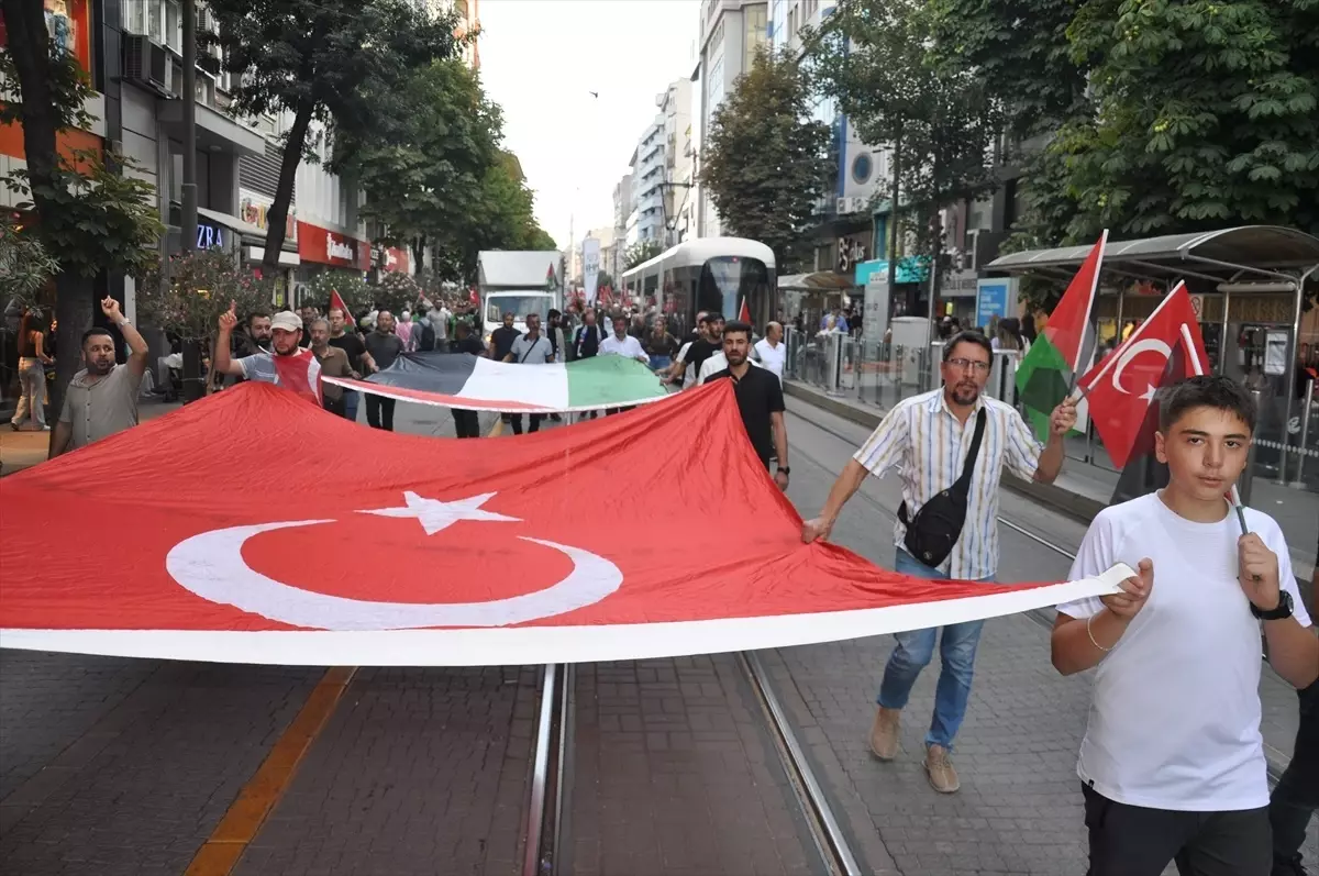 Eskişehir'de Filistin ve Küresel Sumud Filosu'na Destek Yürüyüşü Düzenlendi