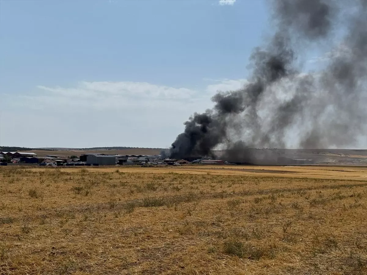 Eskişehir'deki Geri Dönüşüm Tesisinde Yangın Kontrol Altına Alındı