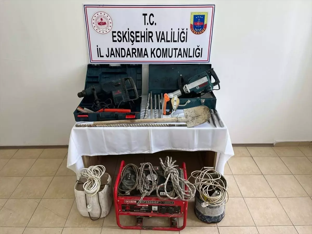 Eskişehir'de Kaçak Kazı Yapan 3 Kişi Suçüstü Yakalandı