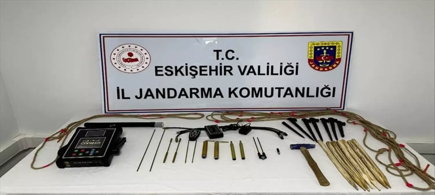 Eskişehir'de Kaçak Kazı Yapan 5 Kişi Suçüstü Yakalandı