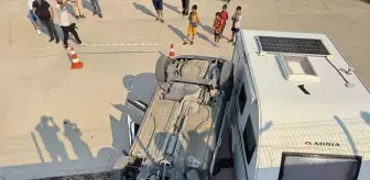 Eskişehir'de Kontrolden Çıkan Otomobil Site Bahçesine Düştü