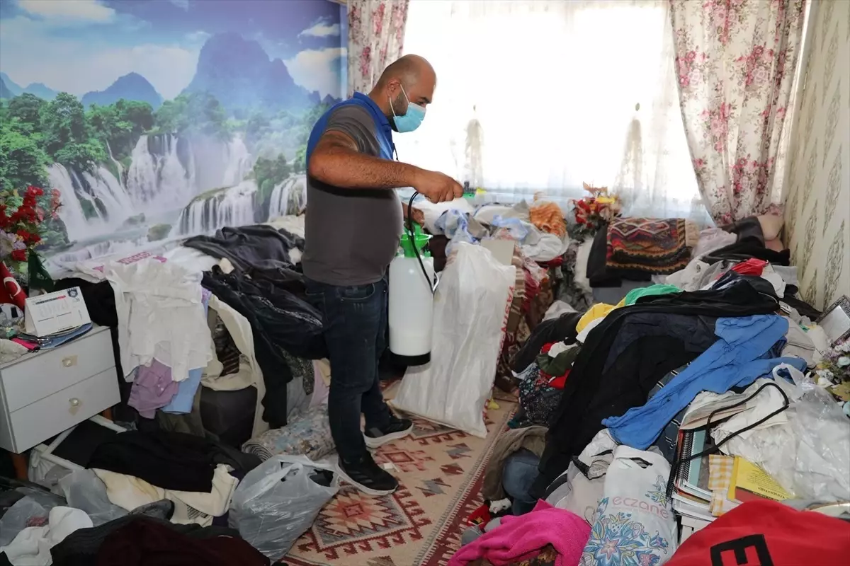 Eskişehir'de Müstakil Evden 1 Ton Çöp Çıkarıldı