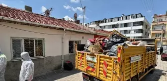 Eskişehir'de Müstakil Evden 2 Kamyon Çöp Çıkartıldı