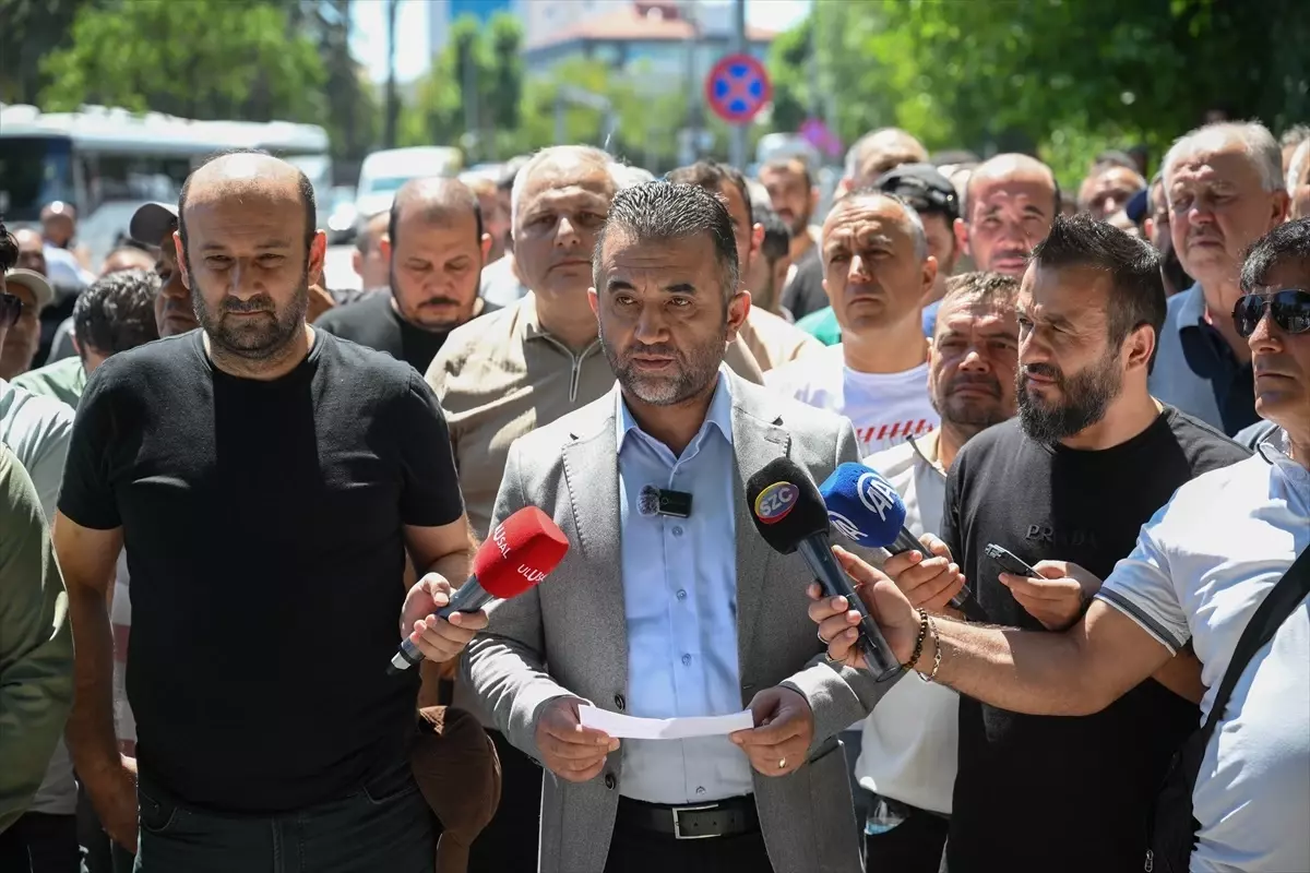 Eskişehir'de İşçiler Alacakları İçin Eylem Yaptı