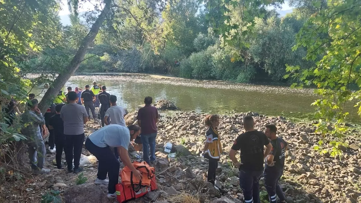 Eskişehir'de Sakarya Nehri'nde 2 Kişi Kayboldu