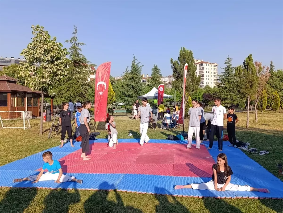 Eskişehir'de Spor Bağımlılıklardan Korur Etkinliği Düzenlendi