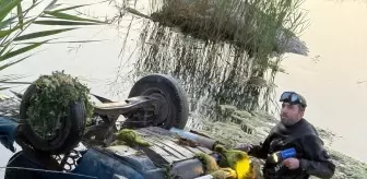 Eskişehir'de Suya Düşen Otomobildeki 3 Kişi Kurtarıldı