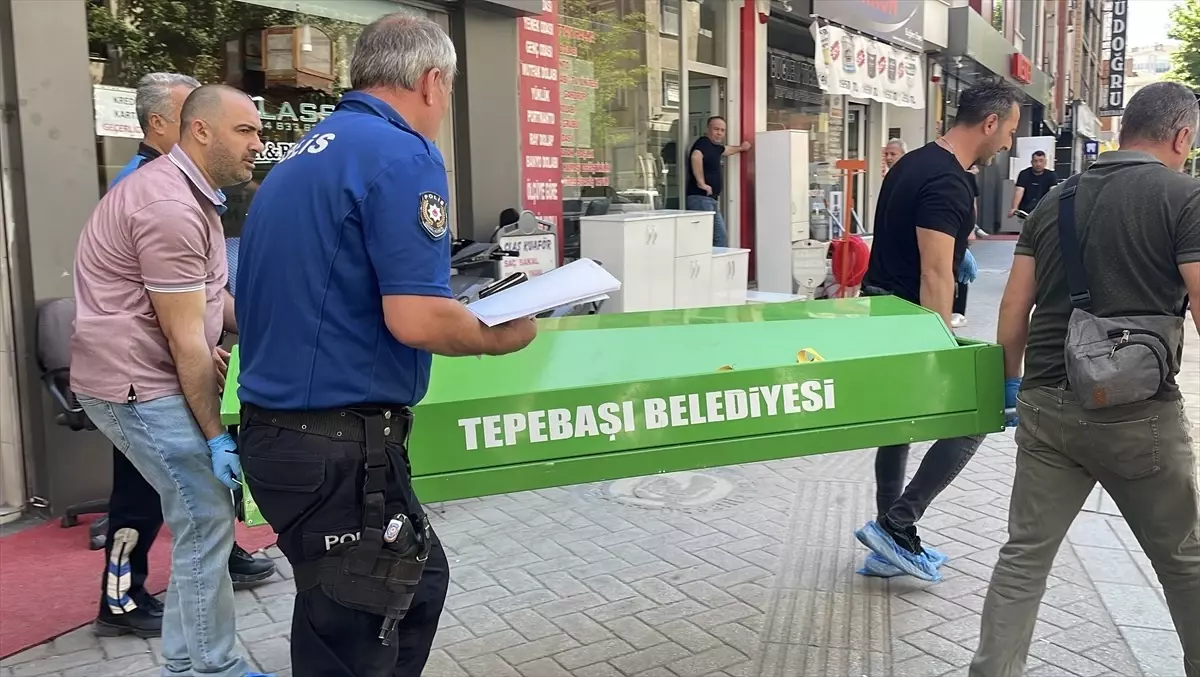 Eskişehir'de Yalnız Yaşayan Bir Kişi Evinde Ölü Bulundu