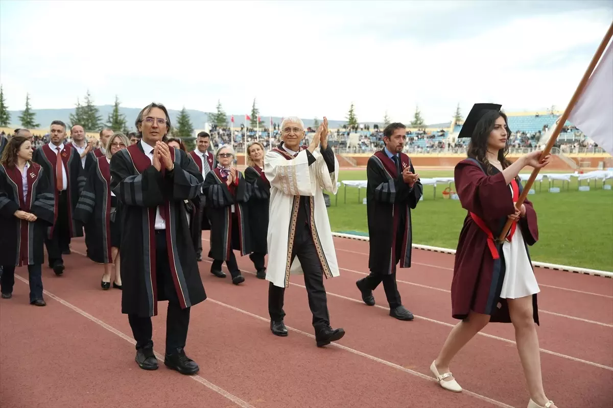 Eskişehir Teknik Üniversitesi'nde Mezuniyet Töreni Coşkuyla Gerçekleşti