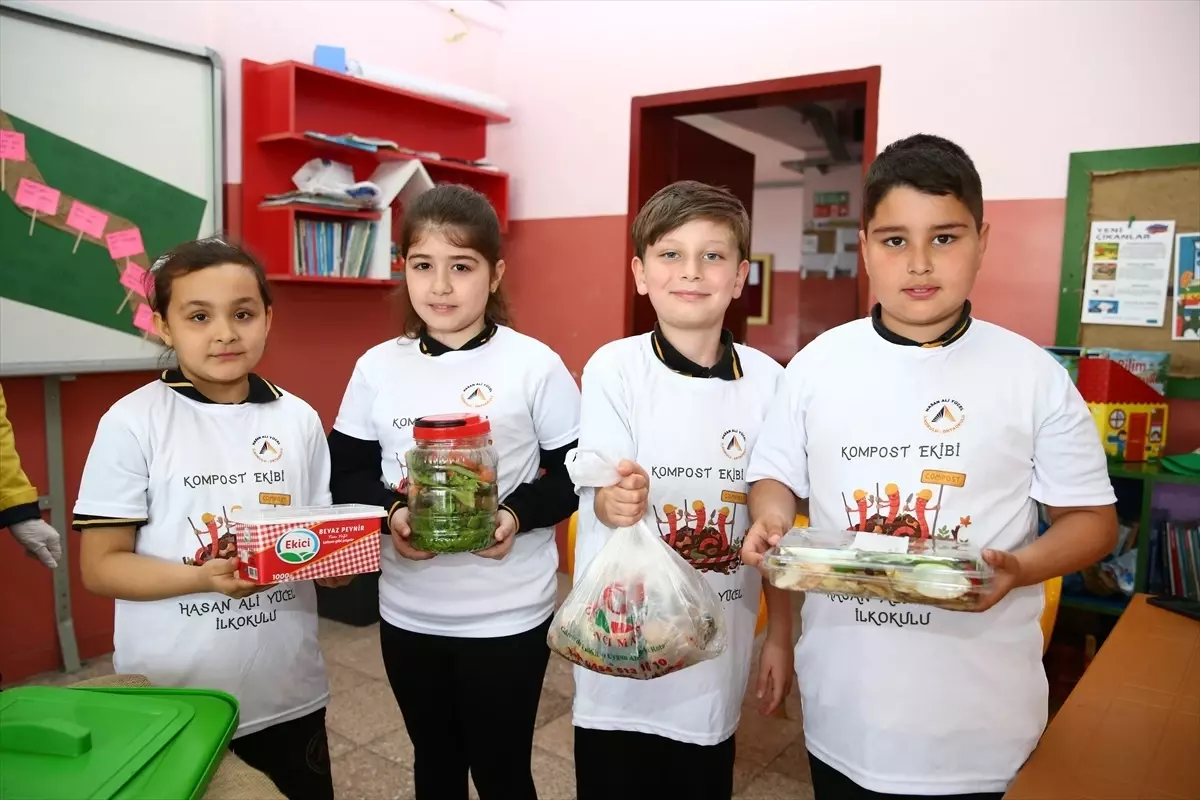 Giresun'da Öğrenciler Gıda Atıklarından 50 Kilogram Organik Gübre Üretti