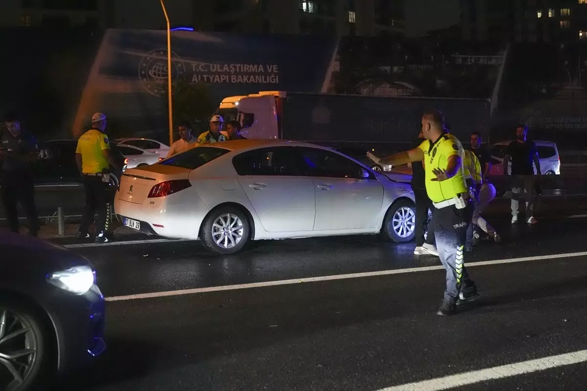 TEM Otoyolu'nda Zincirleme Kaza: 6 Yaralı