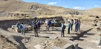 Uluslararası Ziyaretçiler Kef Kalesi'nde Kazı Çalışmalarını İnceledi