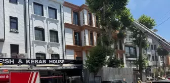 Fatih'te Restore Edilen Otelin Çatısında Yangın
