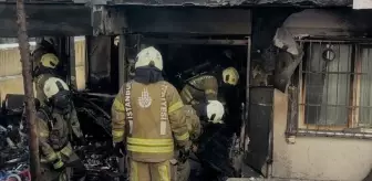 Fatih'te Ecza Deposunda Yangın Çıktı