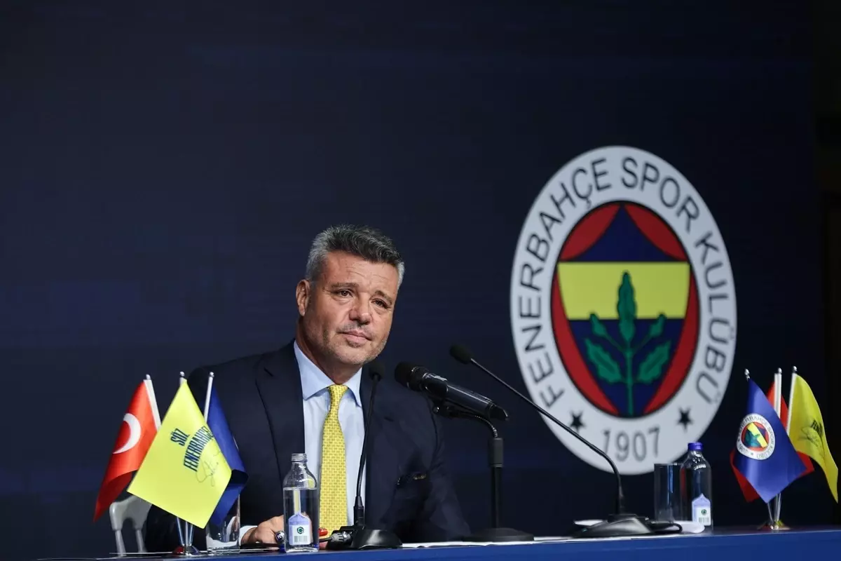 Fenerbahçe Kulübü Başkan Adayı Sadettin Saran basın toplantısı düzenledi