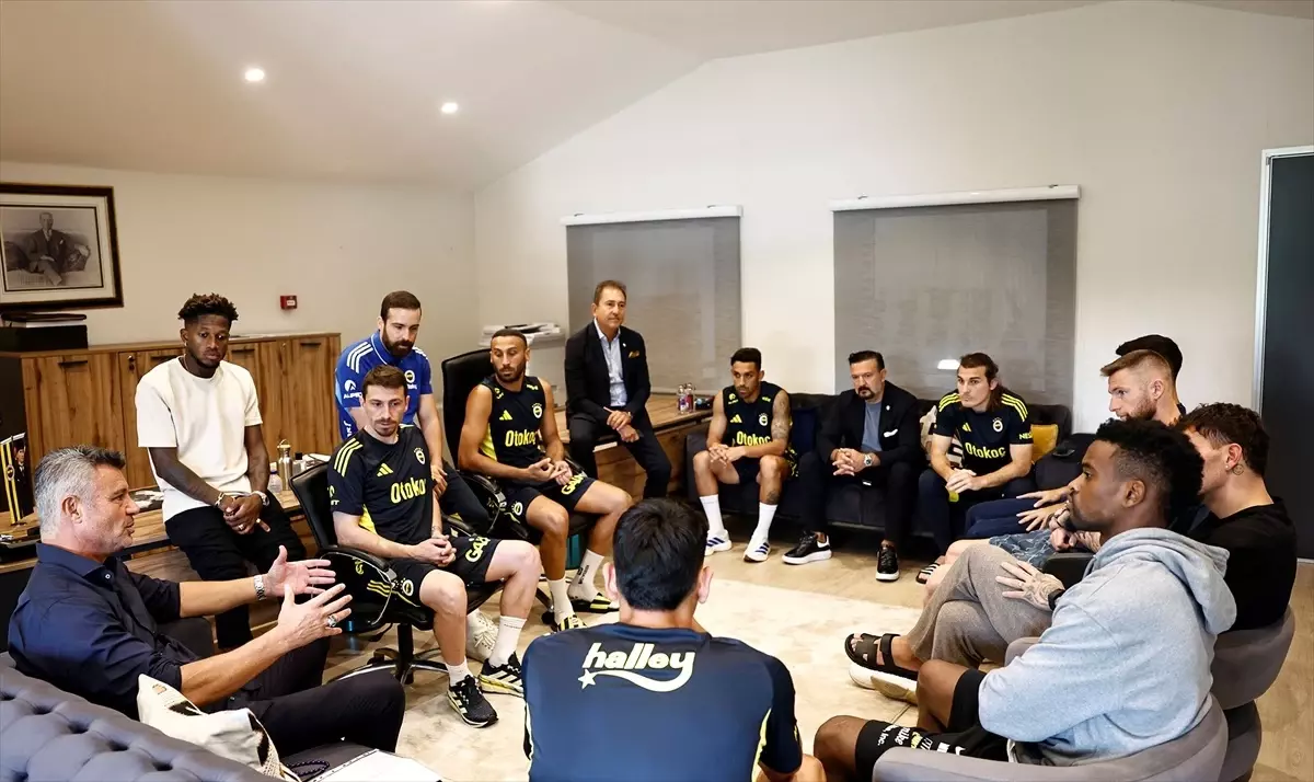 Fenerbahçe Başkanı Saadettin Saran Takımla Buluştu