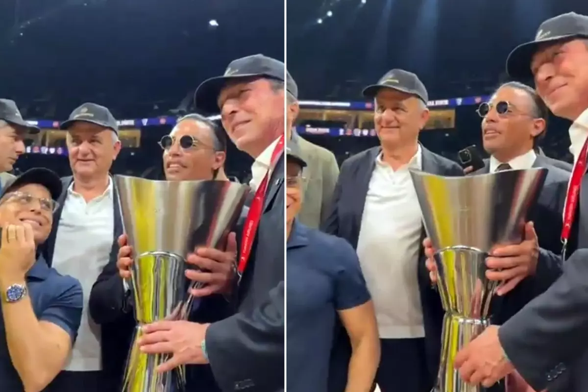 Fenerbahçe'nin şampiyonluk kutlamalarında Nusret'i gören herkes aynı soruyu soruyor