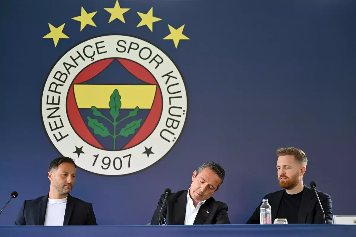 Fenerbahçe, teknik direktör Domenico Tedesco için imza töreni düzenledi