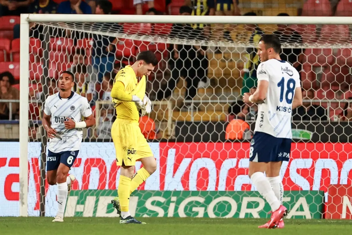Fenerbahçeli futbolculardan 4-2'lik yenilgi sonrası flaş hareket