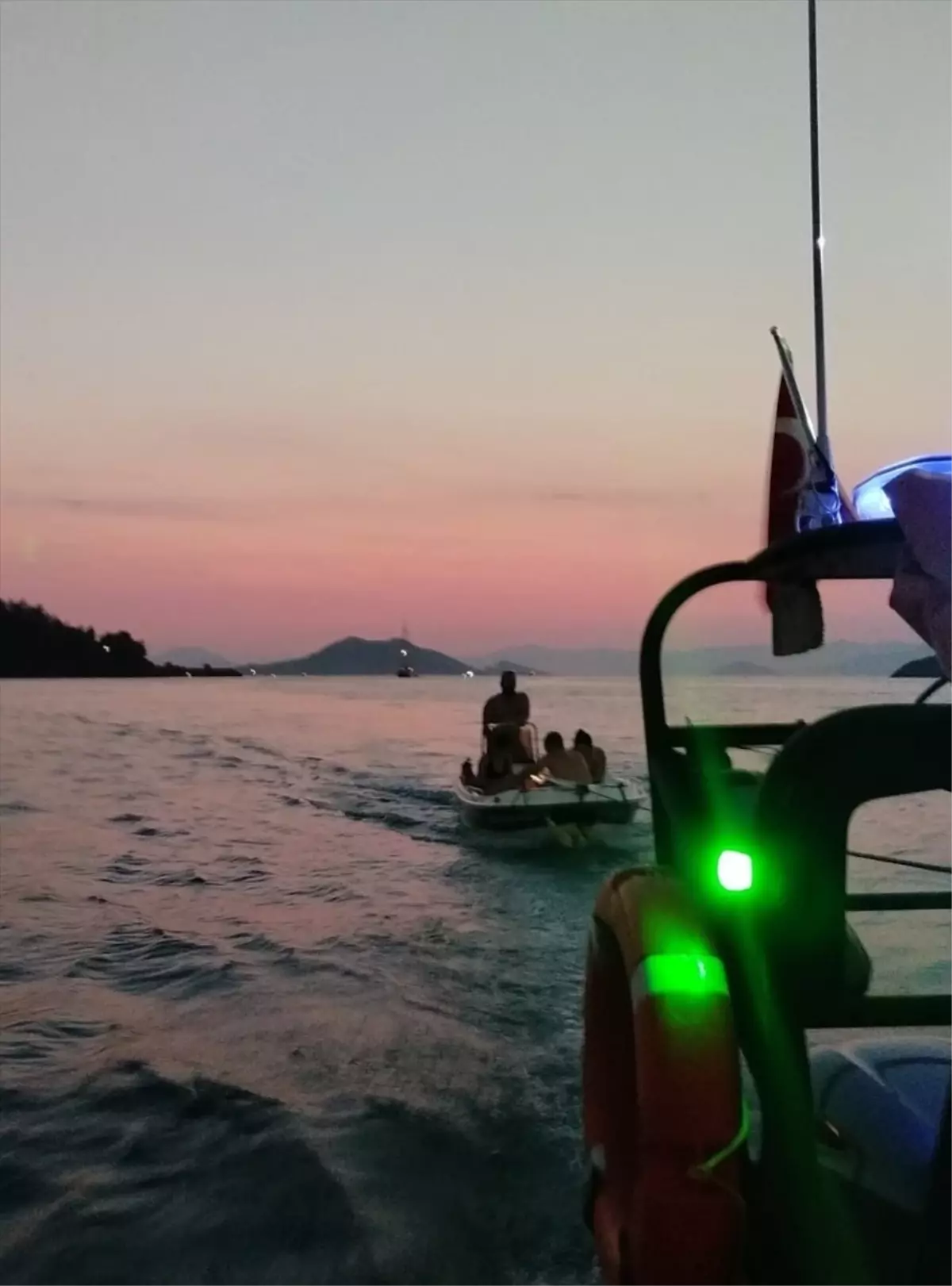 Fethiye Açıklarında Sürüklenen Tekneden 4 Kişi Kurtarıldı
