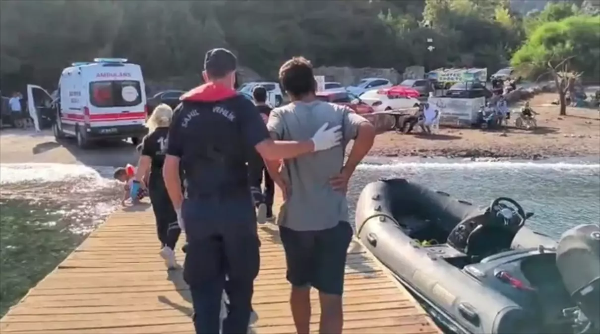 Fethiye Açıklarında Ticari Yatta Rahatsızlanan Kişi Tahliye Edildi