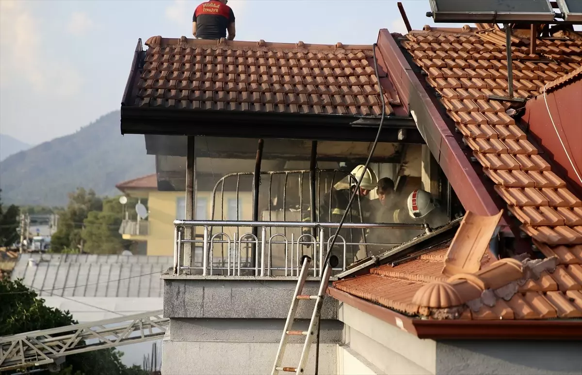 Fethiye'de İki Katlı Evde Yangın Çıktı