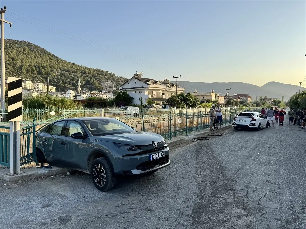 Muğla'da Trafik Kazası: 3 Yaralı