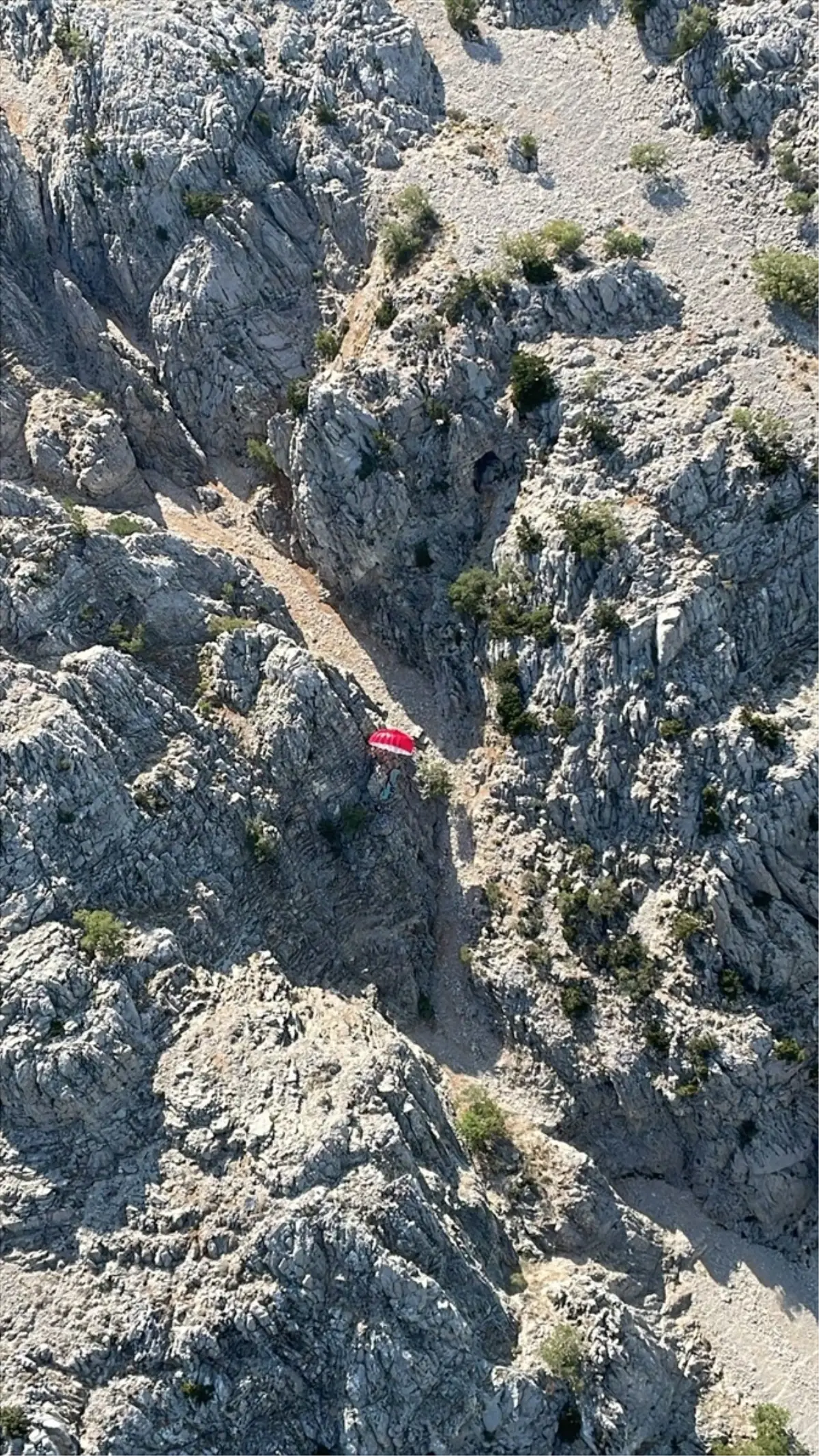 Fethiye'de Yamaç Paraşütü Kazası: Pilot ve Yolcu Kurtarıldı