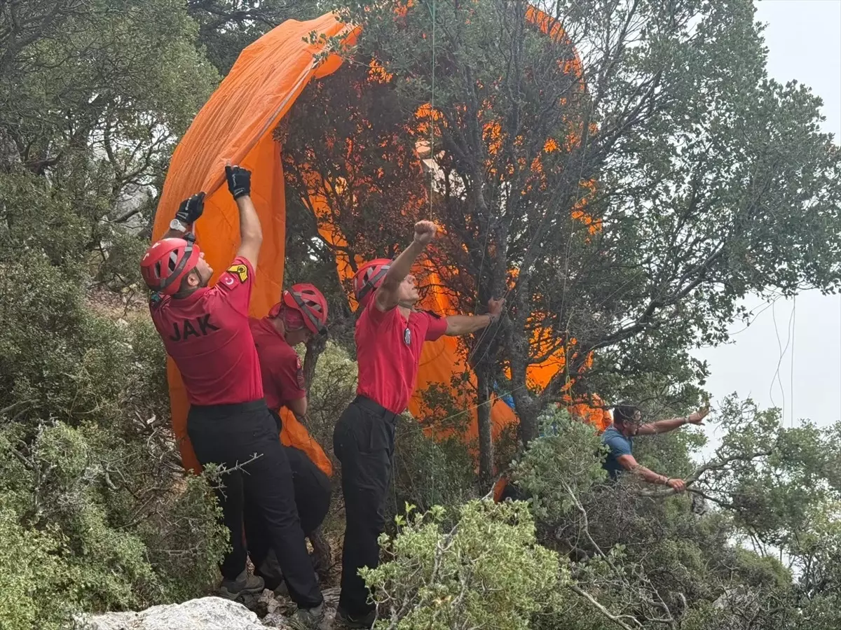 Fethiye'de Yamaç Paraşütü Kazasında 4 Kişi Kurtarıldı